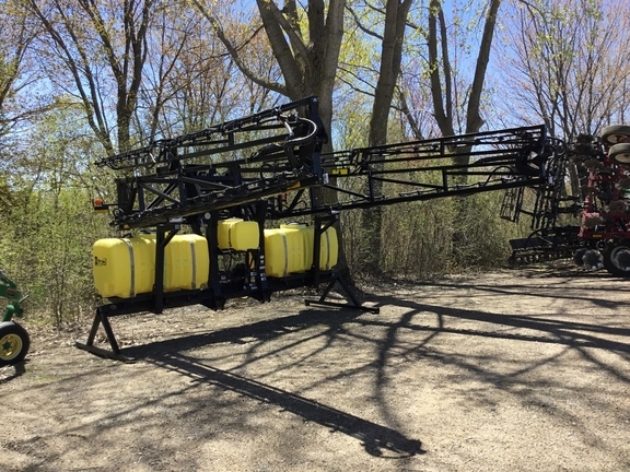 2015 John Deere T600 Pull-Type Sprayer